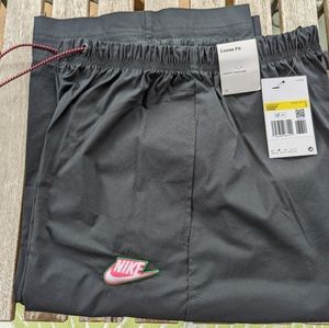 BNWT Women's Nike loose fit' wide leg yoga pants. Size Small